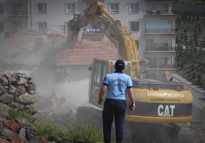 Metruk Binalar Yıkılıyor