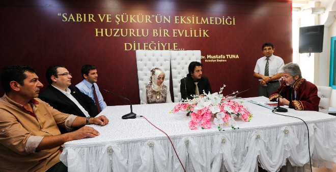 NİKÂHLARI İNTERNETTEN CANLI YAYINLIYOR