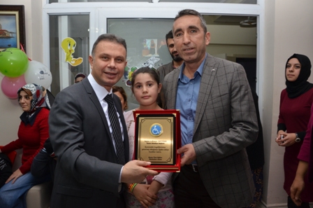 Engelliler Plaketle Teşekkür Etti