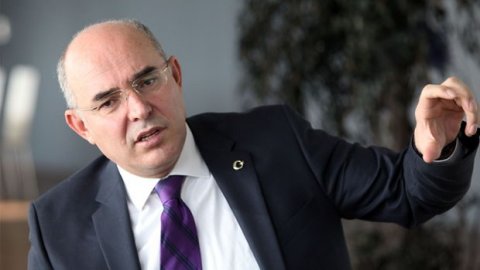 MHP`den Davutoğlu`na IMF tepkisi
