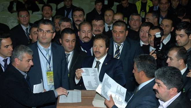 Ankaragücünde kongre komedisi