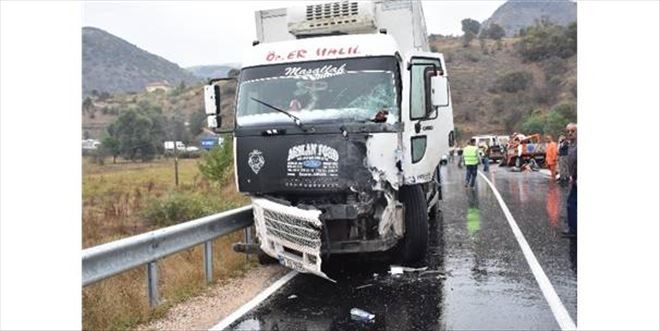 KIZILCAHAMAM´DA TRAFİK KAZASI: 2 ÖLÜ, 2 YARALI
