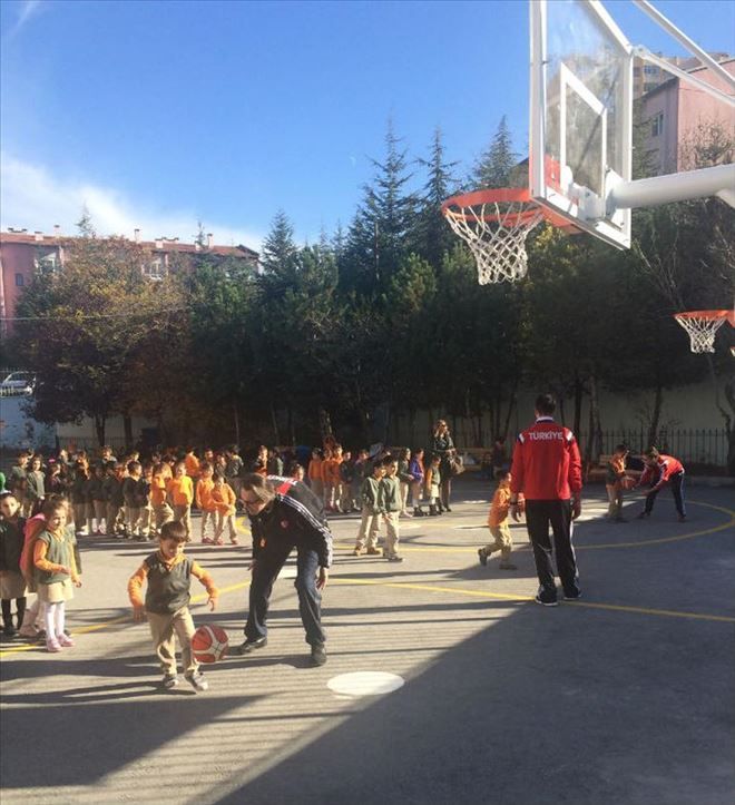 Basketbolla Büyüyoruz projesi Ankara´da start aldı