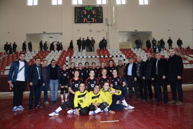 BELEDİYE HENTBOL TAKIMI ŞAMPİYONLUĞA EMİN ADIMLARLA İLERLİYOR: