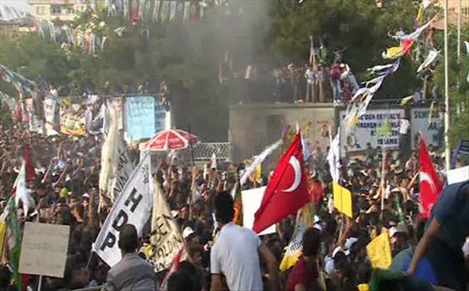 Dört Ölü, 416 Yaralı 