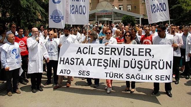Beyaz Önlüklü Acil Protestosu