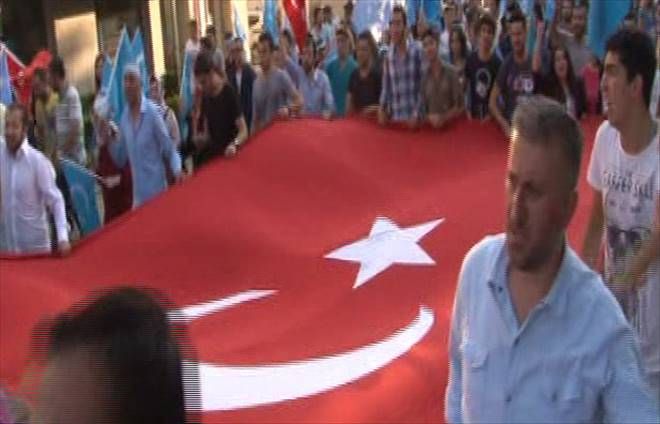 Çin Büyükelçiliği´ne yürüdüler