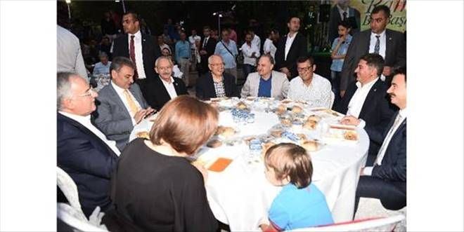 Kılıçdaroğlu Yenimahallede İftar Açtı