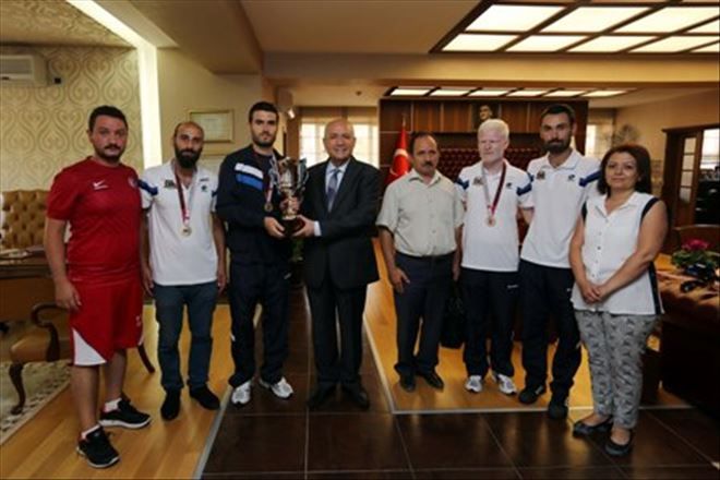  B2-B3 Futsal Takımı birinci ligde