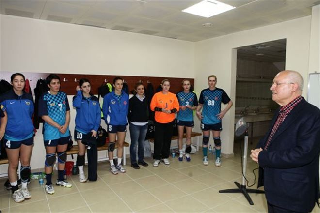 Melekler Tura Göz Kırptı  
