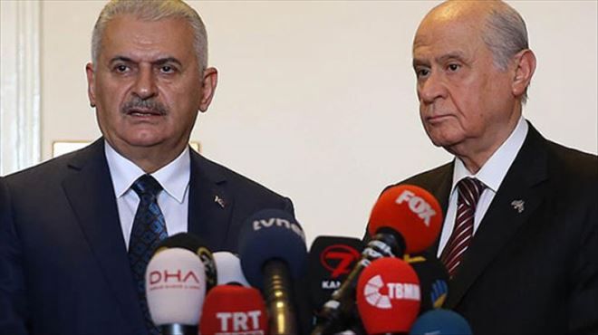 Başkanlık sistemi için Bahçeli´ye iki öneri