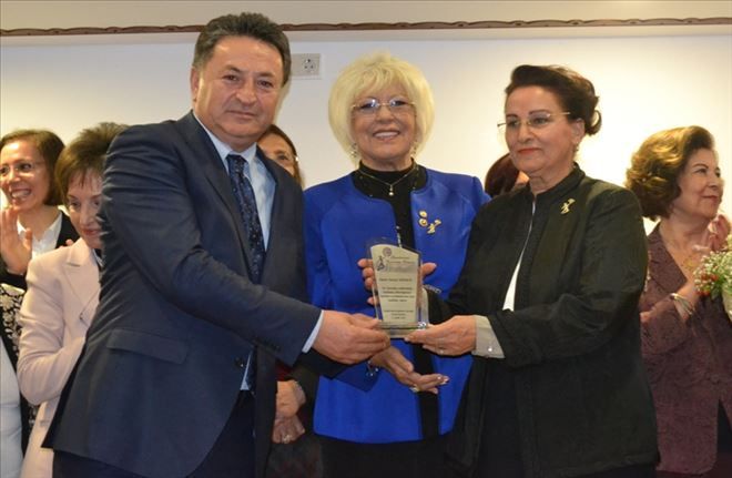          Diğer  2 / 14     Yazdır Yeni pencerede ANKARA KULÜBÜ CUMHURİYET KADINLARIYLA BULUŞTU