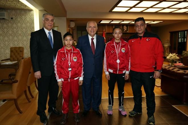 Türkiye Halter Şampiyonları Yenimahalle´den