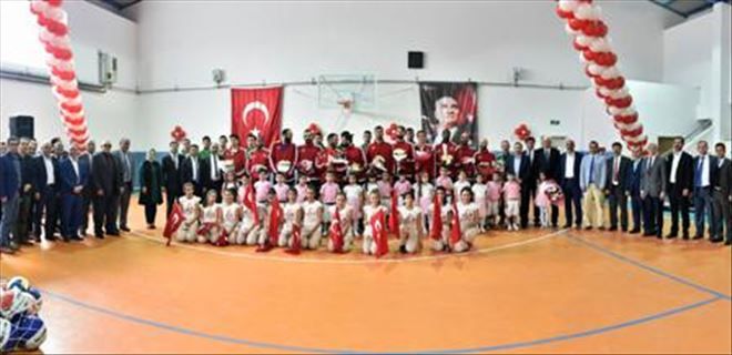 Şehitler Ortaokulu Spor Salonu´na Kavuştu
