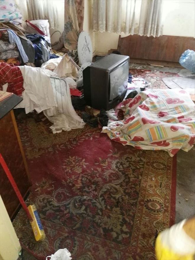 Evden tonlarca çöp çıktı