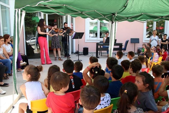 Çocuklara Güle Oynaya Müzik Eğitimi