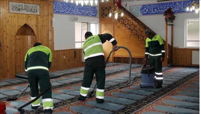 İBADETHANELER BAYRAMA HAZIRLANIYOR