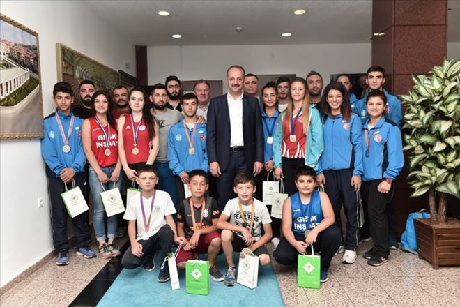 Şampiyon sporculardan Akgül´e ziyaret