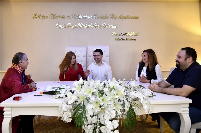 Sevgililer Günü´nde 60 çift mutluluğa “evet” dedi 