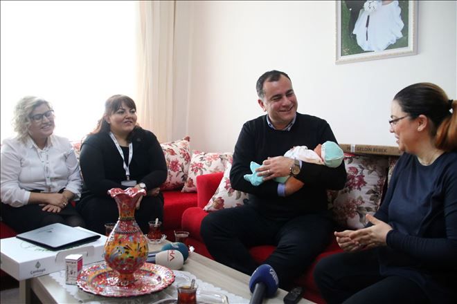 BAŞKAN´DAN ADAŞI ALPER TAŞDELEN´E ZİYARET