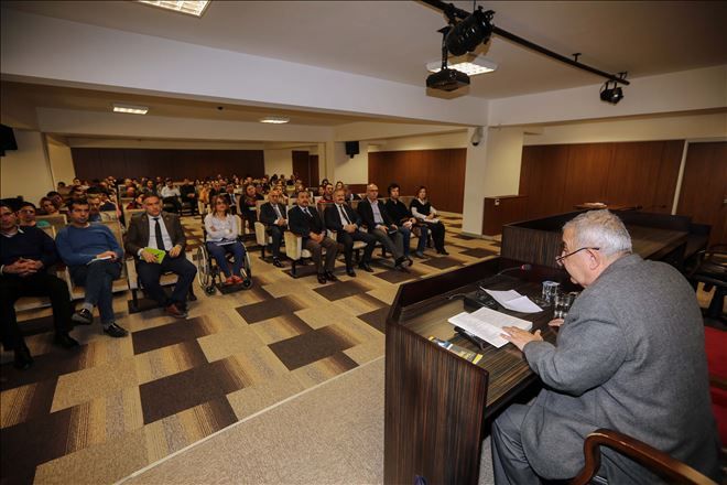 Belediye personeli bilgilerini güncelliyor