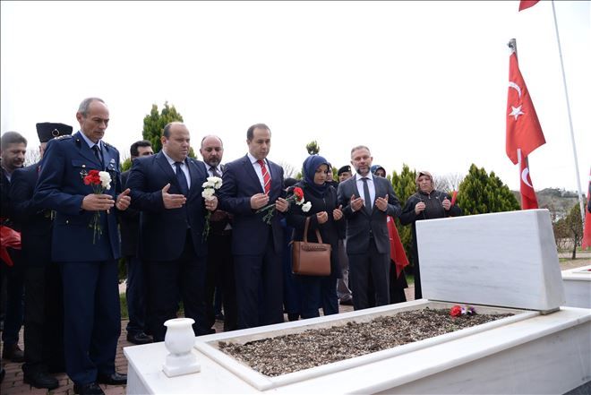 Şehitler mezarları başında anıldı