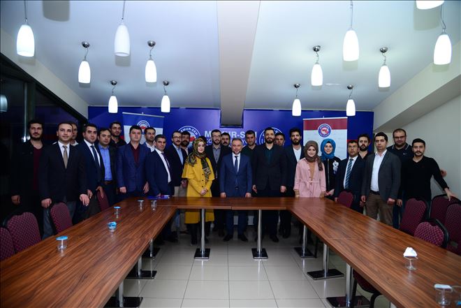 Ertürk genç sendikacılarla bir araya geldi