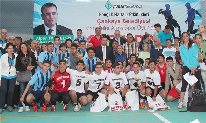 SPOR TURNUVASINA BİN GENÇ KATILIYOR