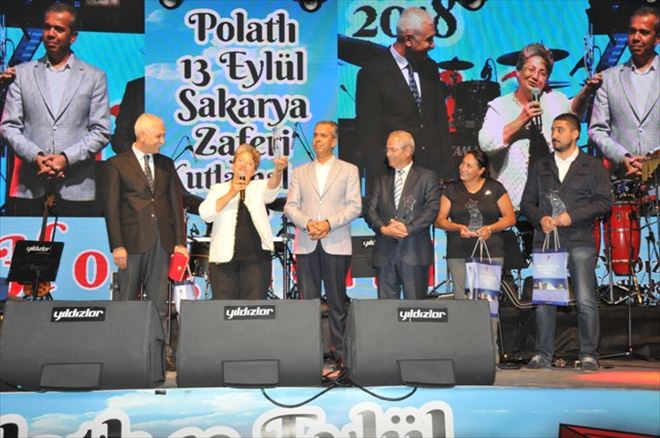 POLATLI´YA HİZMET EDENLERE ÖDÜLLERİ VERİLDİ 