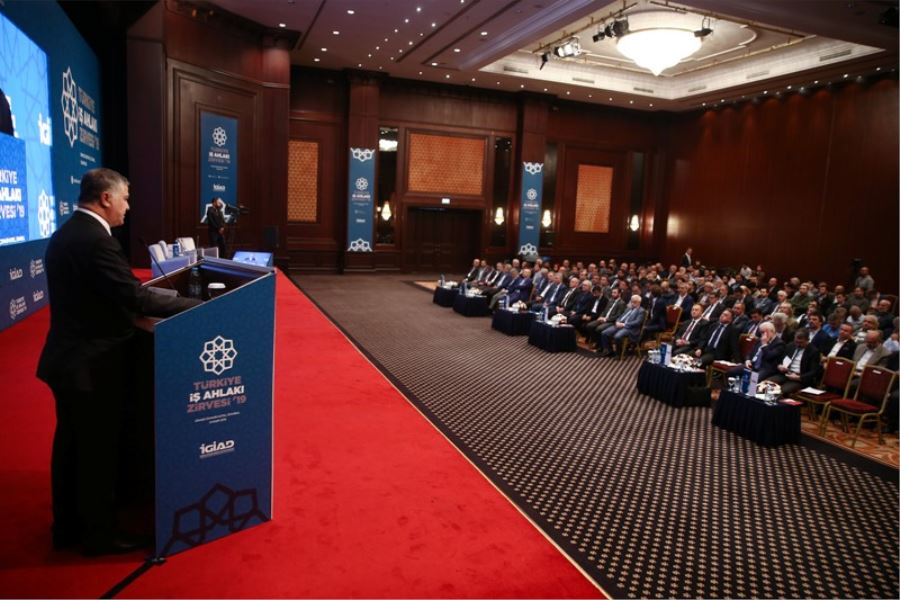 Hukuk ve adaletin olmadığı yerde ilk kaybolan değer iş ahlakıdır