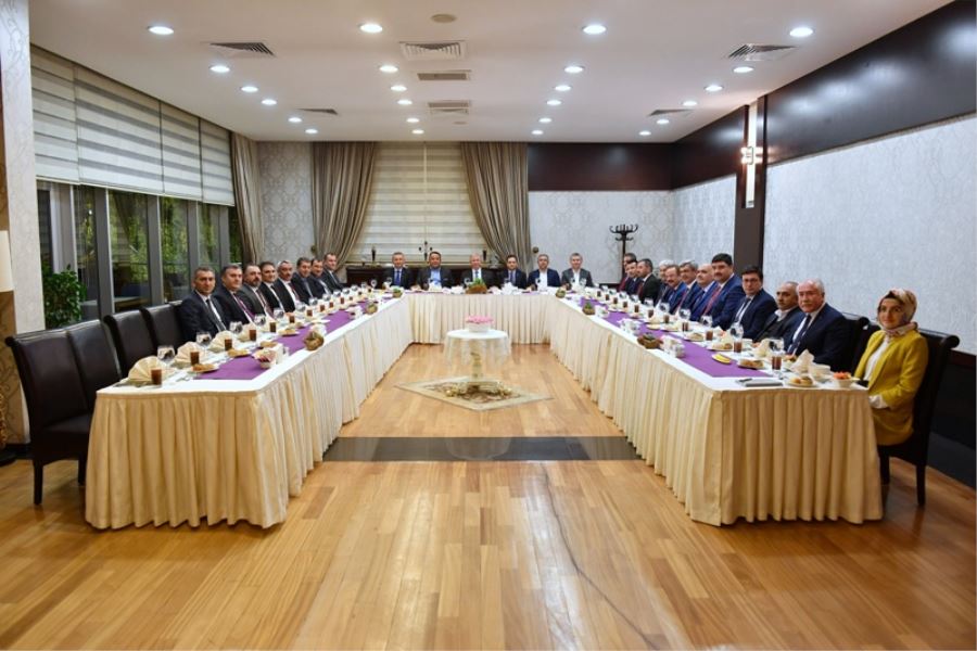 BAŞKAN YAVAŞ, BELEDİYE BAŞKANLARIYLA BİR ARAYA GELDİ