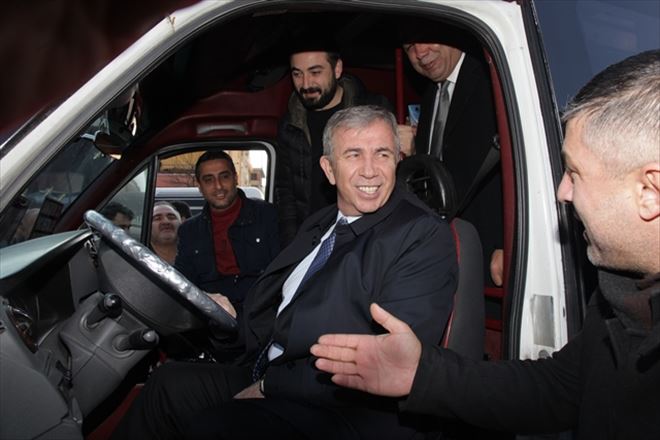 MANSUR YAVAŞ PİYANGOTEPE´DE DOLMUŞÇULARLA BULUŞTU