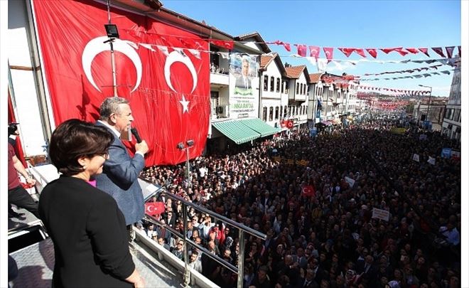 MANSUR YAVAŞ´IN BEYPAZARI MİTİNGİNE YOĞUN İLGİ! 