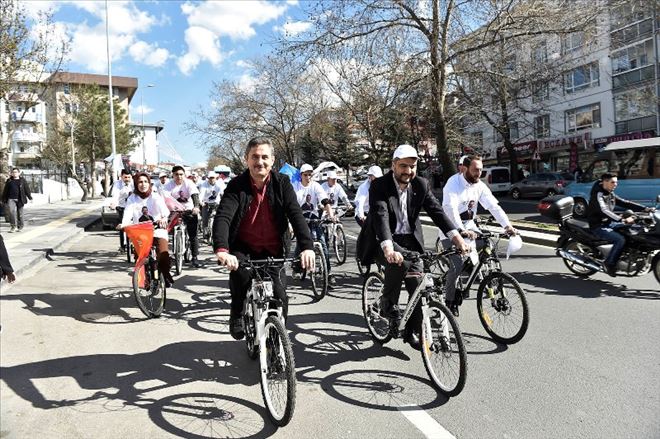 Köse gençlerle pedal çevirdi