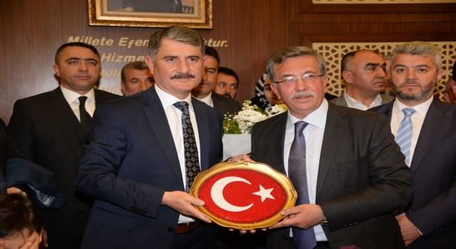 AK PARTİLİ BELEDİYE BAŞKANI İSTİFA ETTİ 