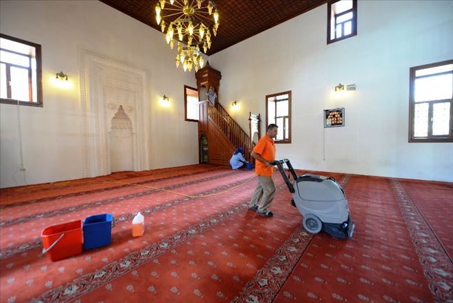 CAMİLER BAYRAMA HAZIR