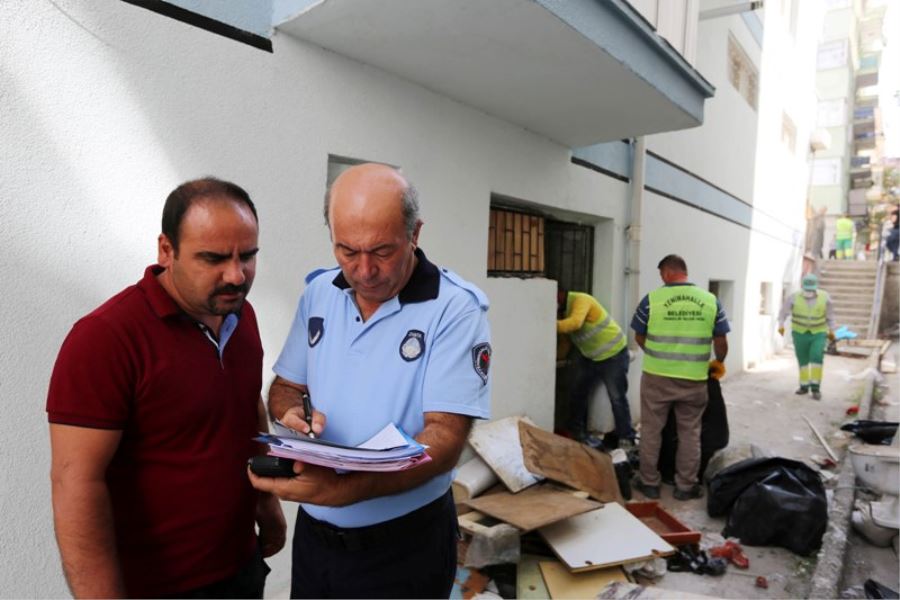 Demetevler’de 2 ayrı evden 45 ton çöp temizlendi