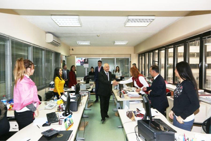 MEMURLARIN TOPLU SÖZLEŞME SEVİNCİ