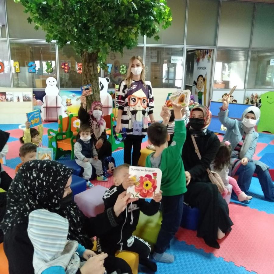 MİNİKLER KİTAPLARIN İÇİNDE BÜYÜYOR