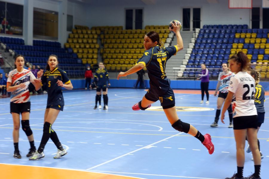 Ligin ilk yarısının lideri Yenimahalle Belediyesi