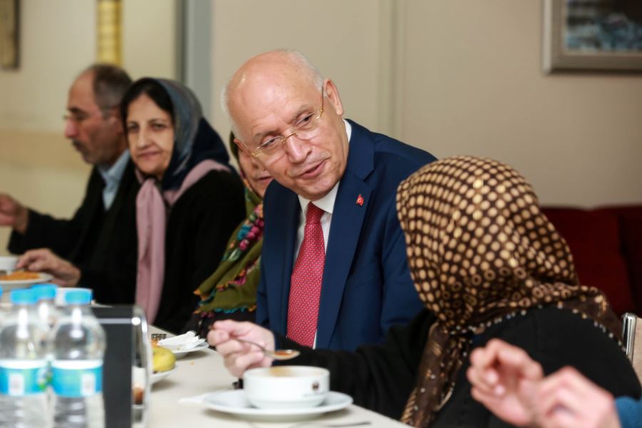 Yaşar’dan kanser hastalarına ziyaret