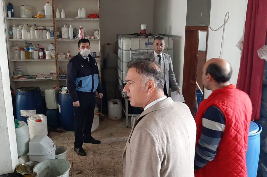 Zabıta ekiplerinden merdiven altı işyerine suçüstü