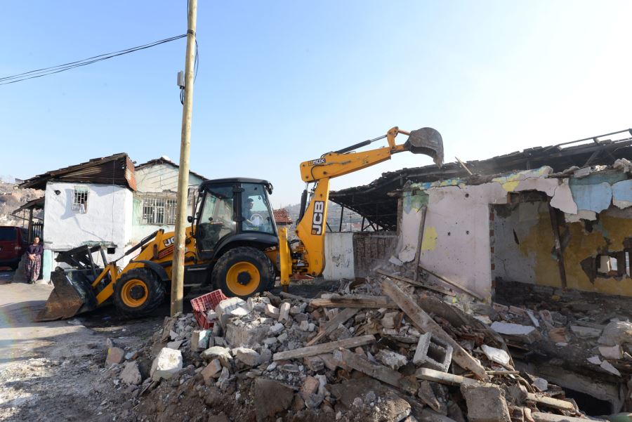 6 AYDA 208 METRUK YAPI YIKILDI