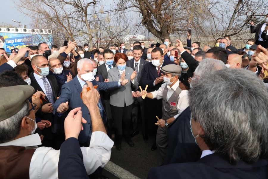 Akşener,  Beypazarı’nda büyük coşkuyla karşılandı