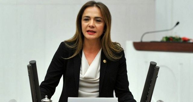 İLGEZDİ: TİYATROSUZ BİR 