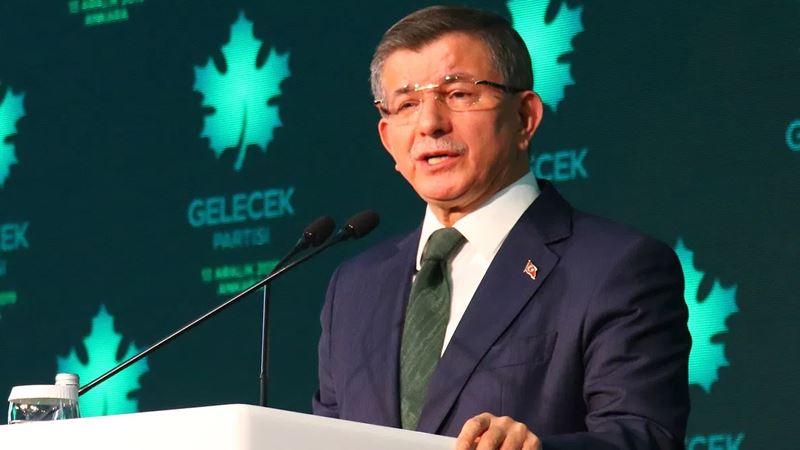 DAVUTOĞLU EMEKLİ AMİRALLERE TEPKİ GÖSTERDİ