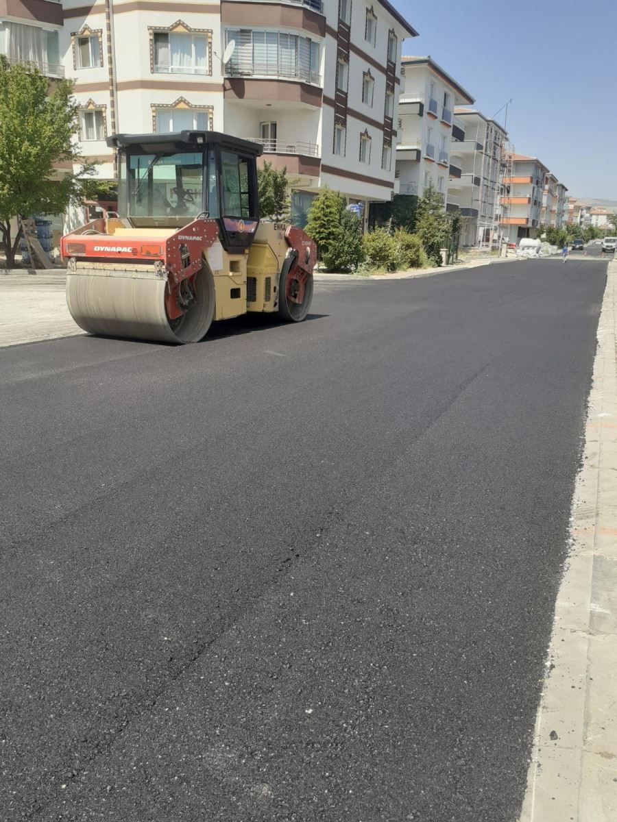 SİNCAN BELEDİYESİ SICAK ASFALT SERİMİ ÇALIŞMALARINI HIZLANDIRDI