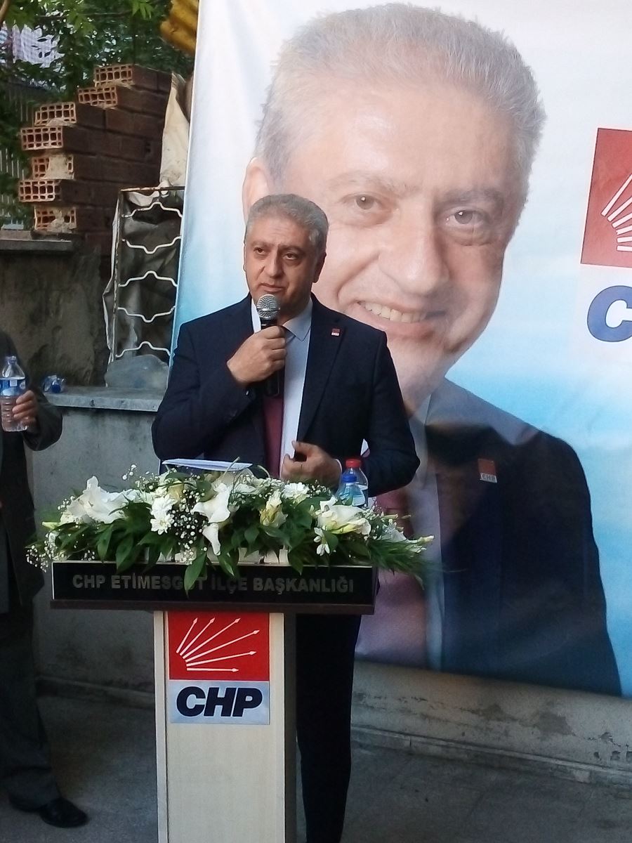 Emir; “Eylemsiz solculuk, gevezeliktir.”