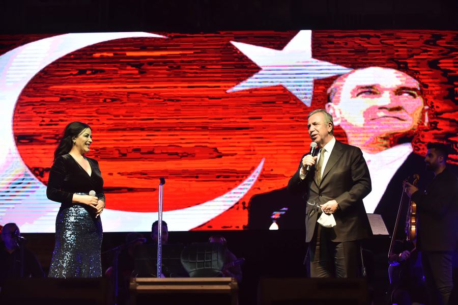POLATLI’DA ZARA KONSERİNE 10 BİNLERCE VATANDAŞ AKIN ETTİ