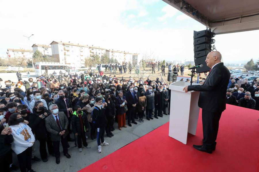 600 ağaç toprakla buluştu.